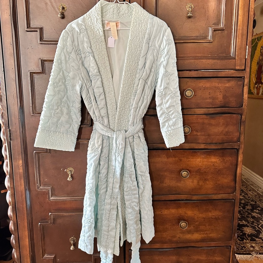 Quilted Robe in Soft Blue - Picture 2 of 3